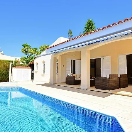 Vilă Beautiful Two Bedroom Bungalow