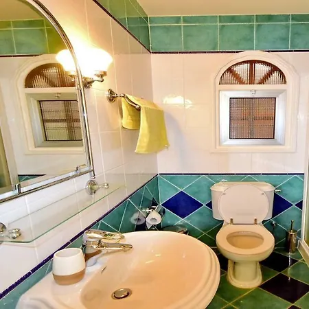 Vilă Beautiful Two Bedroom Bungalow