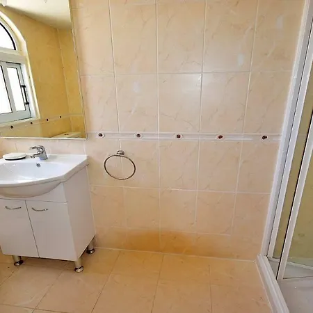 Beautiful Two Bedroom Bungalow Villa Coral Bay