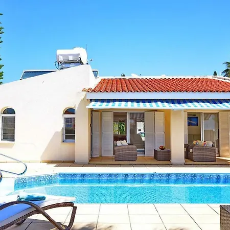 Beautiful Two Bedroom Bungalow *