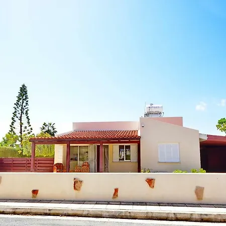 Beautiful Two Bedroom Bungalow *