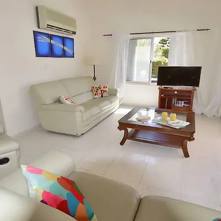 빌라 Beautiful Two Bedroom Bungalow *